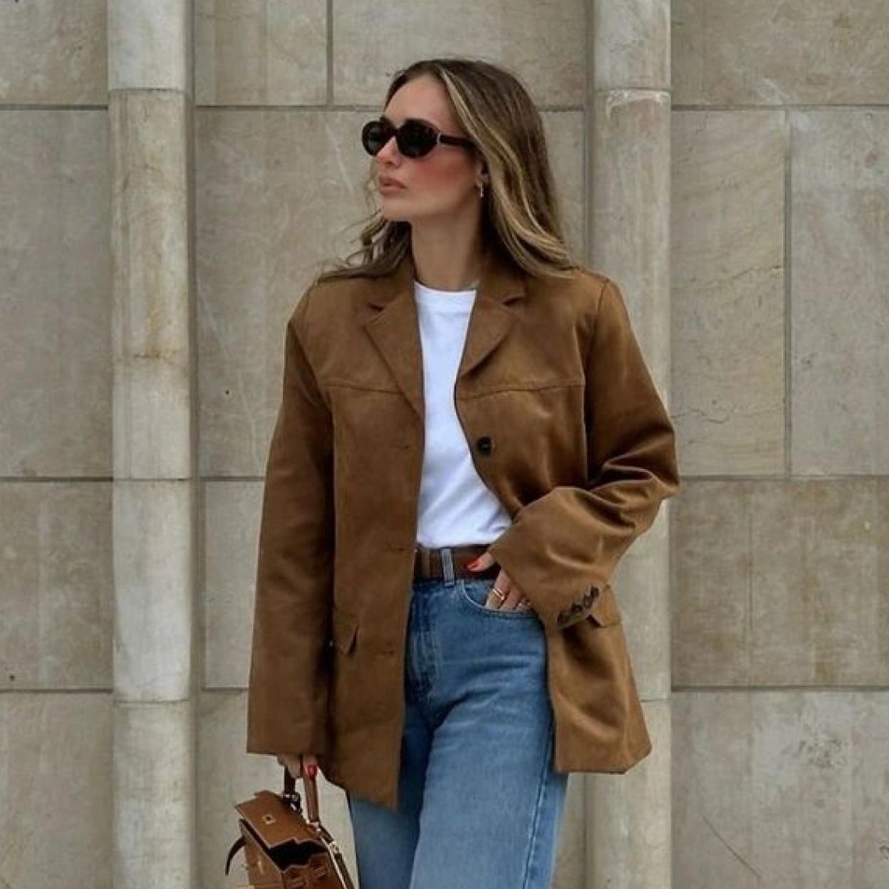 Influencer con chaqueta tendencia/@OLIVAFAEH