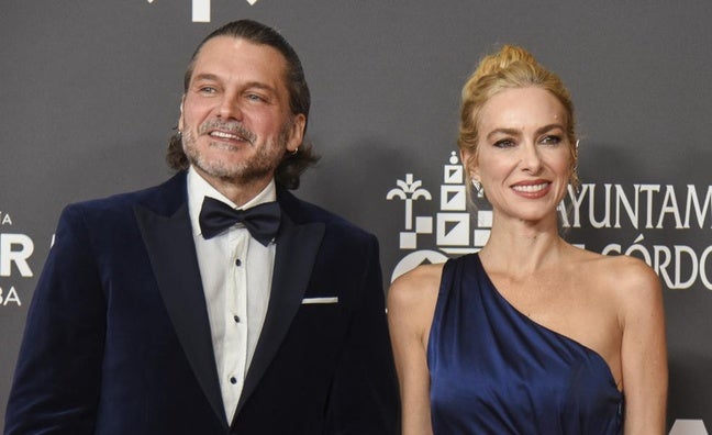 Los tres años de amor de Salva Reina y Kira Miró, del flechazo en un rodaje al beso de película en los Goya
