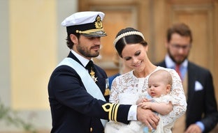 A Carlos Felipe de Suecia le sienta bien la paternidad: el lío de la heredera que no puede ser princesa