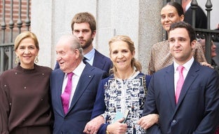 La mala suerte de la infanta Elena: por qué sus hijos Froilán y Victoria Federica heredan su papel irrelevante en la familia del rey