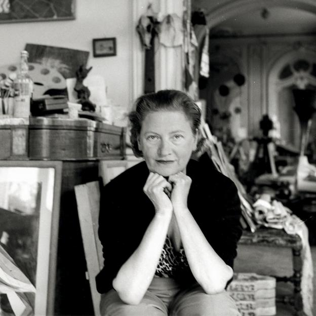 Todas las vidas de Lee Miller: la modelo, fotógrafa, chef y amiga íntima de Picasso que se fotografió en la bañera de Hitler