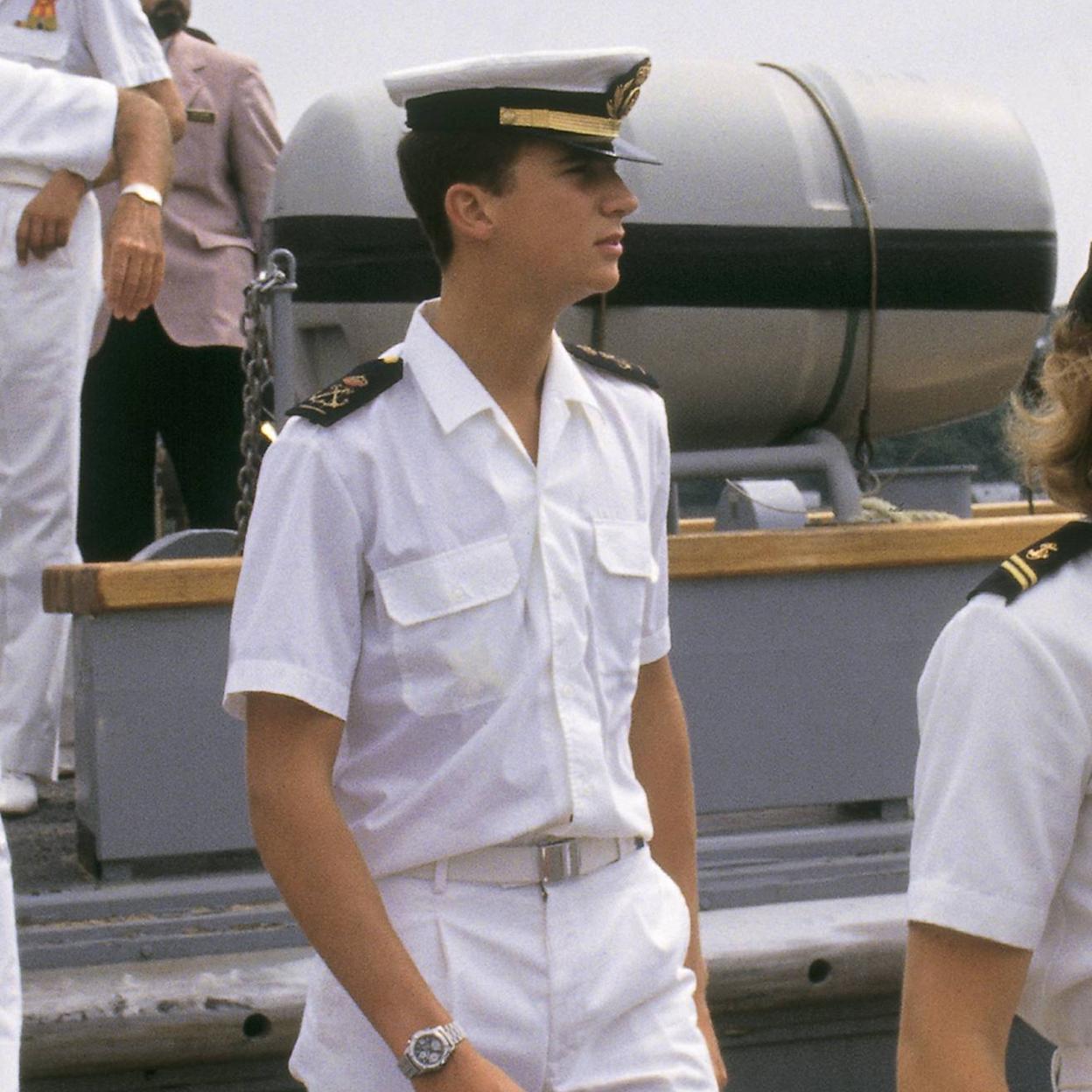 El príncipe Felipe durante una escala del Juan Sebastián Elcano en 1987. /getty images