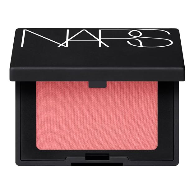 Colorete en polvo de Nars.