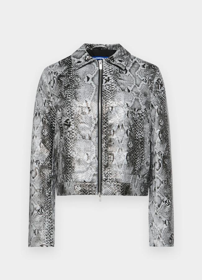 Chaqueta corta de piel de serpiente de Karl Lagerfeld, 124,95 euros..