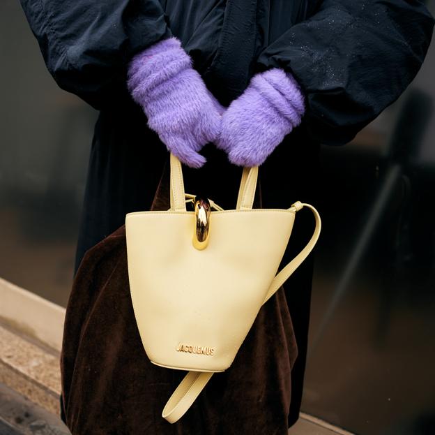 Bolsos a todo color o por qué este 2025 dejaremos el negro a un lado