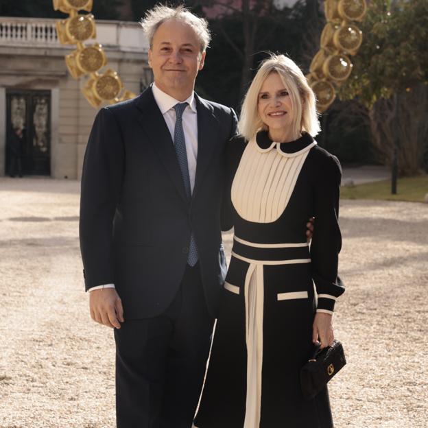 Eugenia Martínez de Irujo con su marido, Narcís Rebollo, en la inauguración de la exposición Flamboyant, en el Palacio de Liria. 