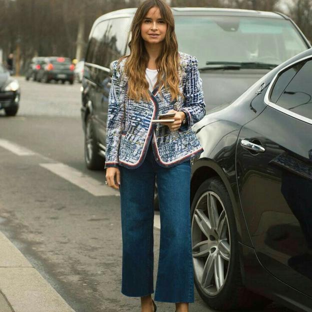 Influencer con vaqueros culotte