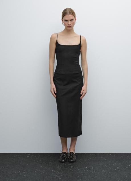 Vestido negro de Massimo Dutti (39,99 euros)