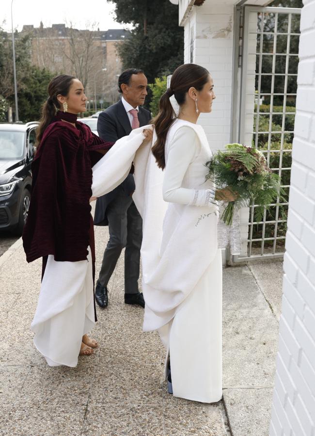 Almudena Montejo en la entrada a la parroquia. Foto: Gtres.