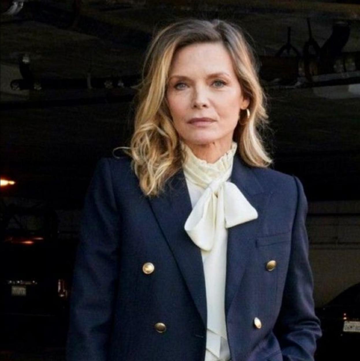 Michelle Pfeiffer con piel madura firme/@SAMANTHAMCMILLEN_STYLIST