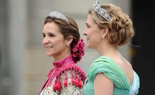 Por qué las infantas Elena y Cristina no han figurado jamás en las listas de las royals más elegantes: el problema empezó en Zarzuela