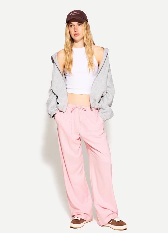 Pantalón con lino goma cintura de Bershka (19,99€)