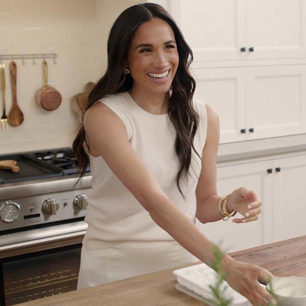 Meghan Markle vuelve a hacer el ridículo: la duquesa de Sussex ahora quiere ser tradwife y le roba el escudo a un pueblo de Mallorca