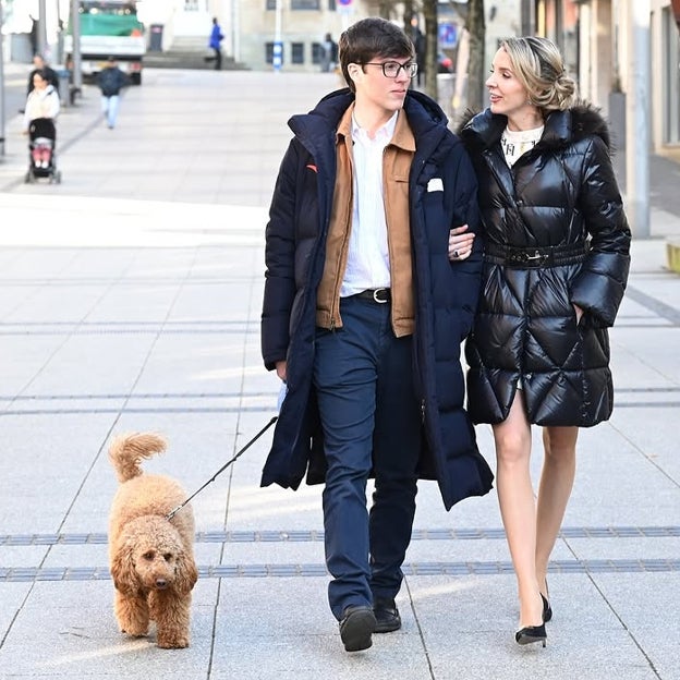 Tessy de Luxemburgo con su perrito y su hijo Gabriel. 