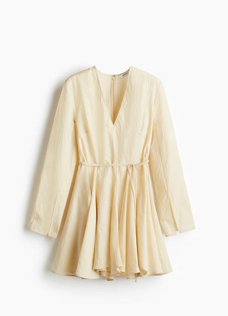 Vestido corto de H&M (44,99 euros)