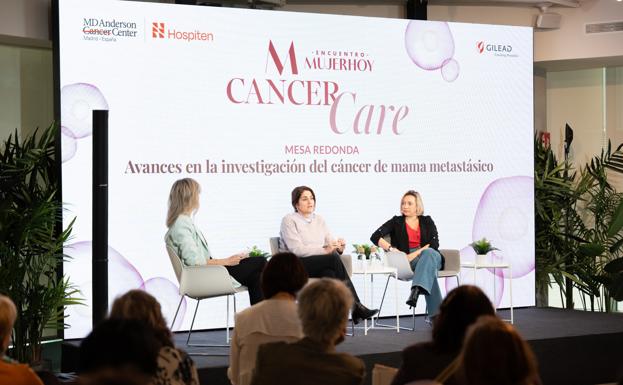 De izquierda a derecha: la periodista Silvia Capafons, la Dra. Blanca Cantos Sánchez, médico adjunto en el servicio de oncología médica del Hospital Universitario Puerta de Hierro de Madrid y Raquel Juárez, paciente de cáncer de mama metastásico.