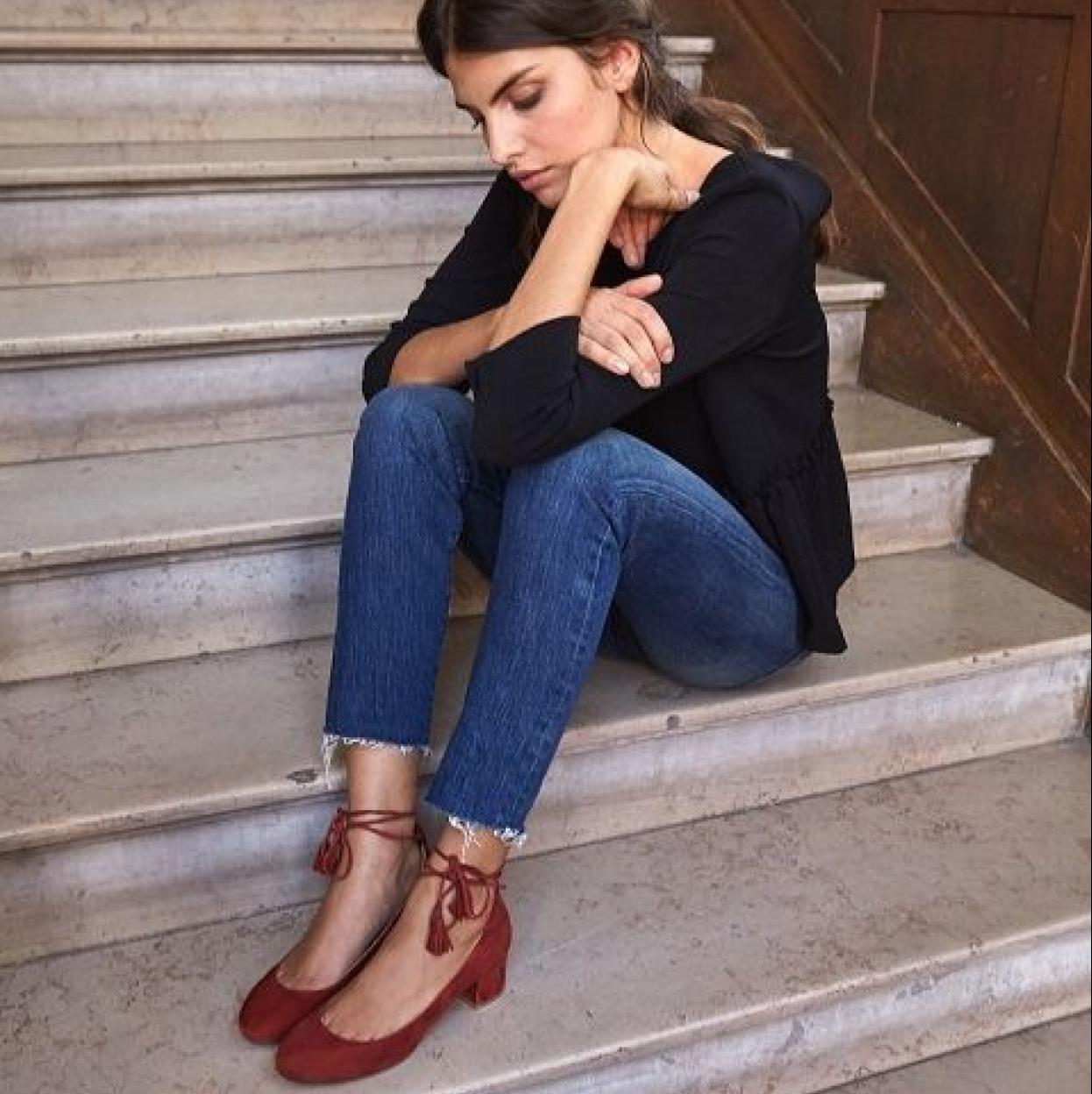 Influencer con zapatos atados/@CLEARANCEVALENTINA