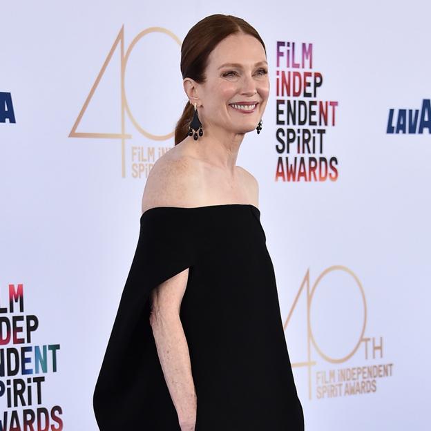 Julianne Moore y el vestido con el escote más favorecedor a los 60