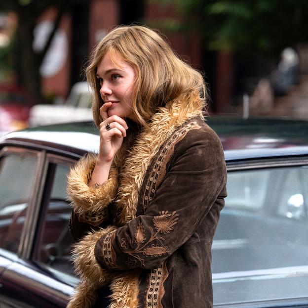 Elle Fanning como Sylvie Russo, el nombre que en la película de James Mangold lleva el personaje de Suze Rotolo, el primer amor de Bob Dylan. 