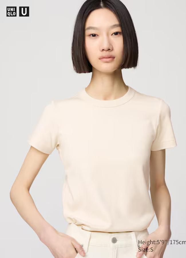 Camiseta básica de algodón de Uniqlo.