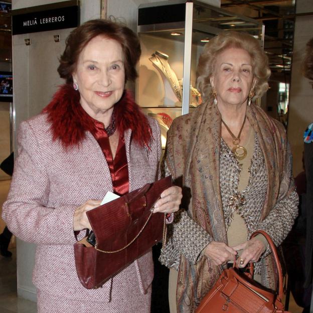 Carmen Franco, con María Dolores Bermúdez de Castro, en el Rastrillo Nuevo Futuro.