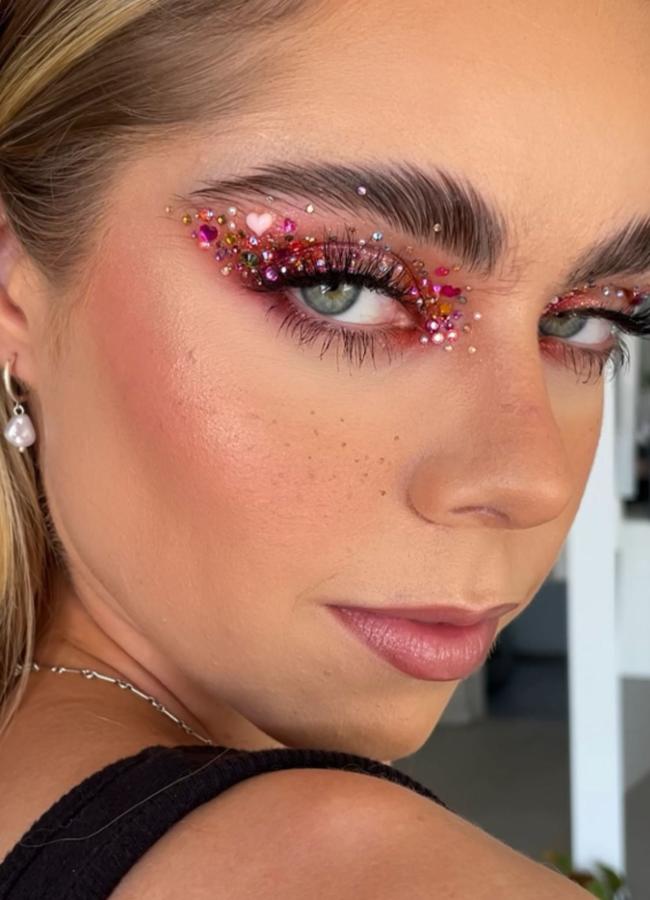 Maquillajes sencillos para carnaval (@THEBALLERINADEMUA)