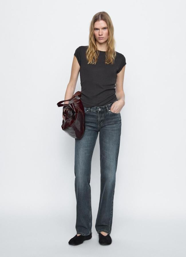 Jeans oscuros de Massimo Dutti, 49,95 euros.