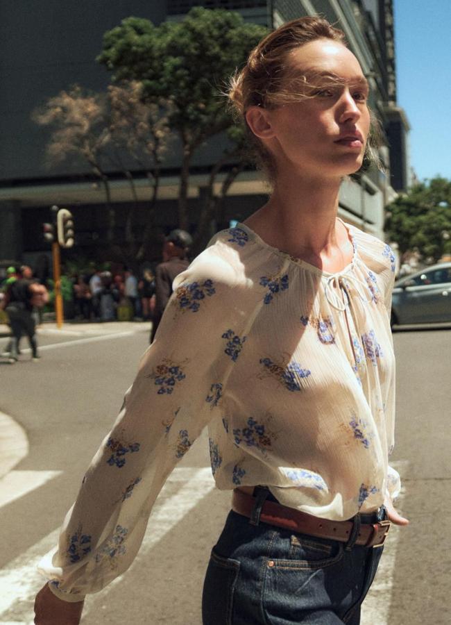 Blusa con estampado de flores