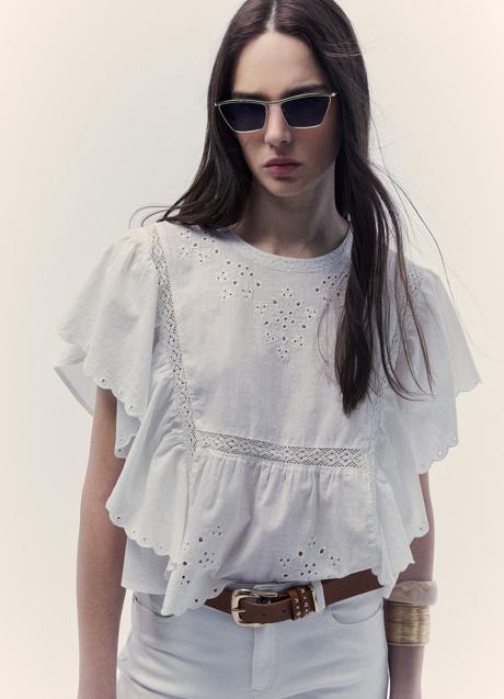 Blusa blanca de Sfera (25,99 euros)