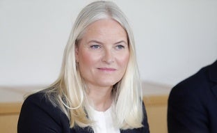 Lanzan un comunicado urgente sobre la salud de Mette-Marit de Noruega: máxima preocupación en su país por su grave enfermedad