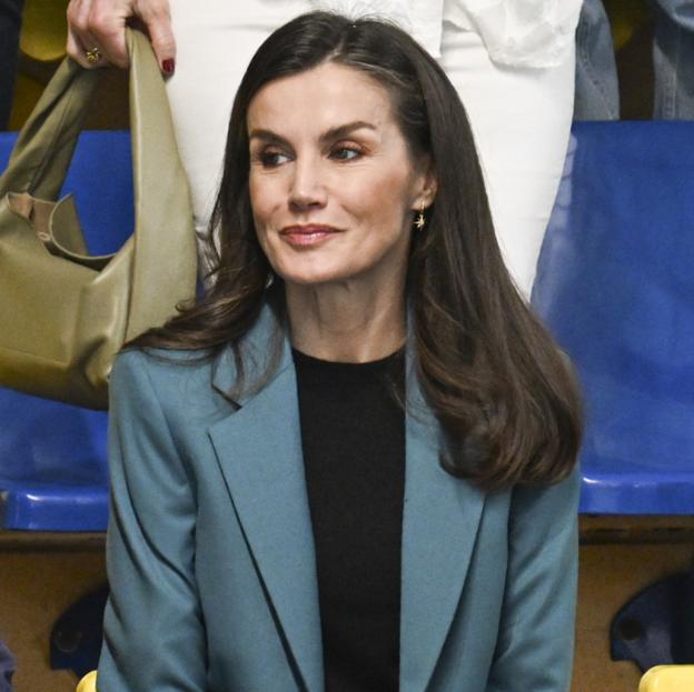 La reina Letizia recupera el traje de El Corte Inglés que mejor sienta en la final de la Copa de la Reina de waterpolo