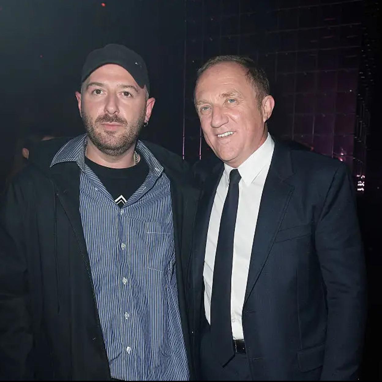 Demna Gvasalia, nuevo director creativo de Gucci, junto a François-Henri Pinault. //GETTY IMAGES