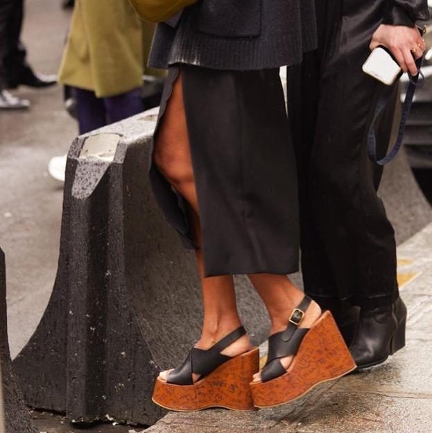 Las plataformas de madera son el zapato más deseado y viral que comprarás en el low cost