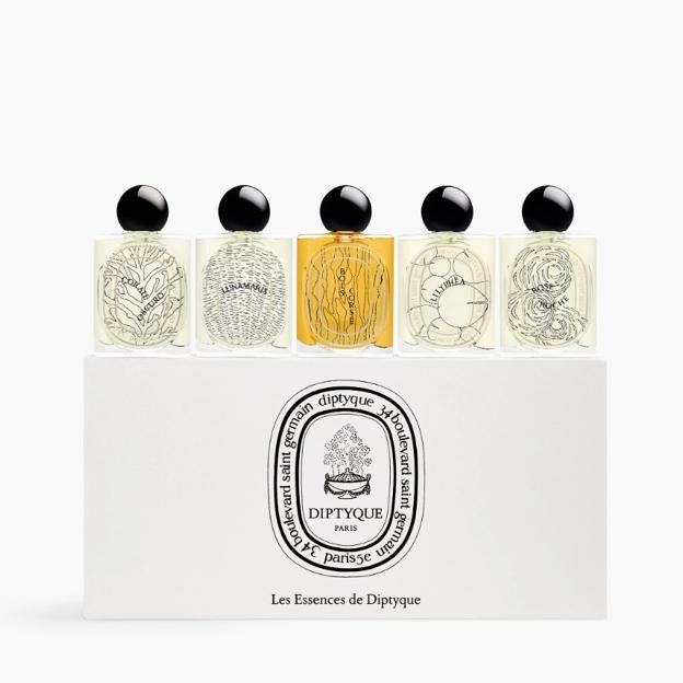 Estuche con cinco mini perfumes de la firma Diptyque.