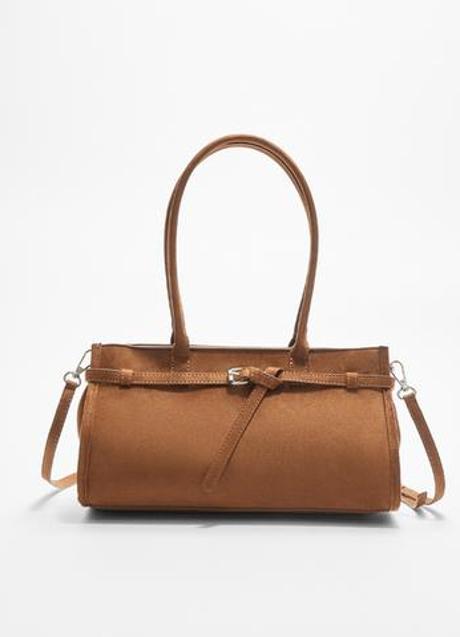 Bolso de hombro de Stradivarius (19,99 euros)