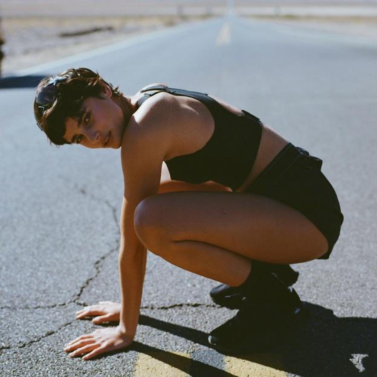 Mujer haciendo ejercicio al aire libre. /INSTAGRAM @ALO