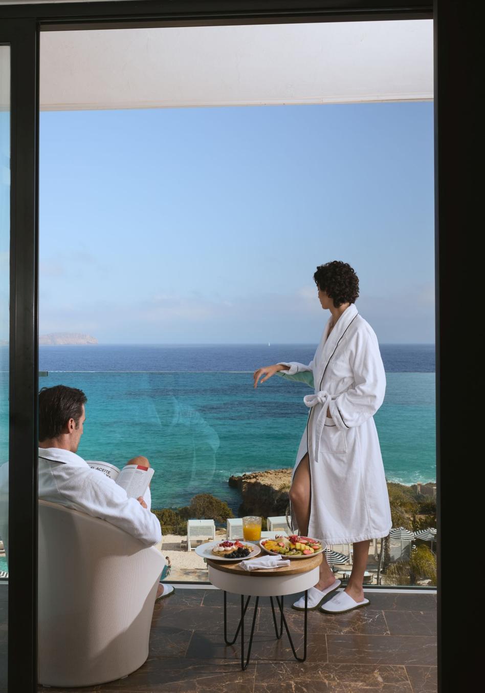 El exclusivo hotel de Ibiza que redefine el concepto del lujo e inaugura el restaurante de moda en la isla