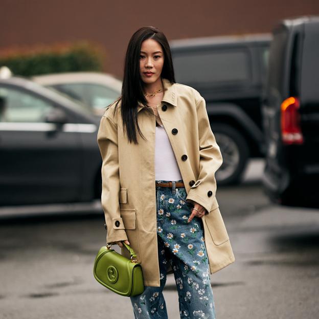 Vuelve el pantalón margaritas: el vaquero más primaveral de la temporada