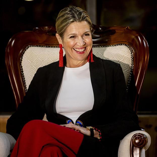 Máxima de Holanda sorprende en Kenia con las cuñas de plataforma made in Spain que van a arrasar esta primavera