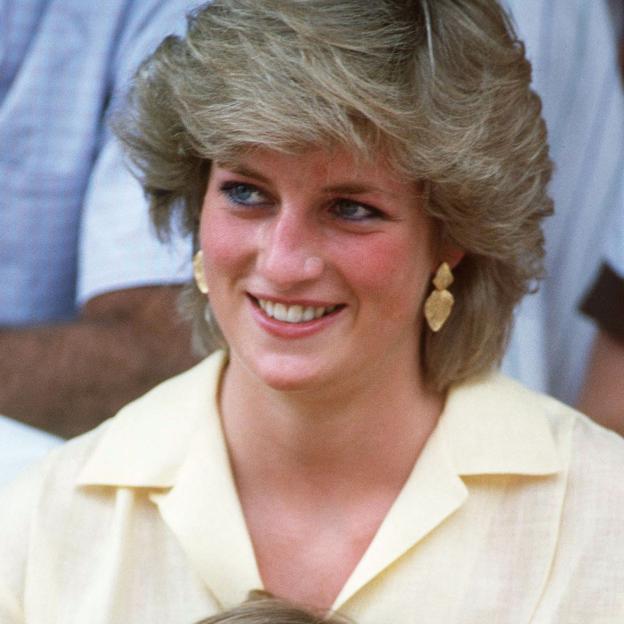 Zara lanza la chaqueta con el amarillo mantequilla que llevó Lady Di hace años