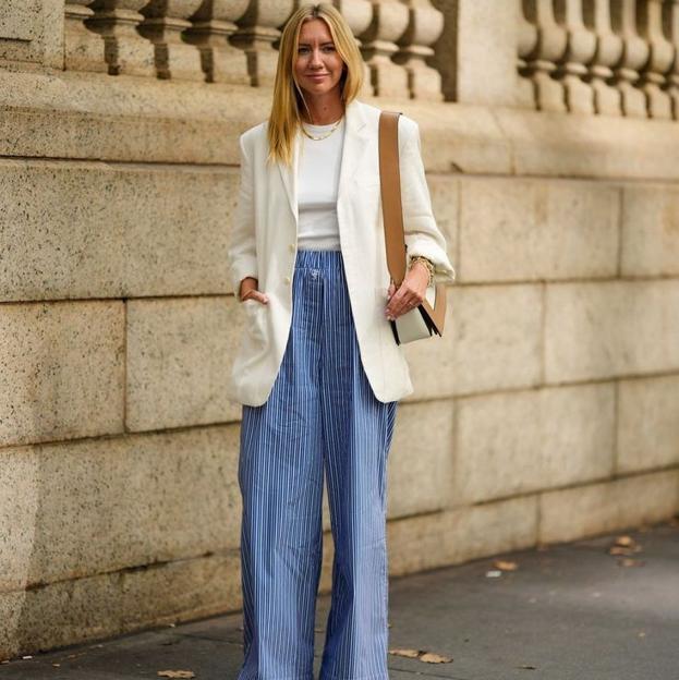 Pantalones de rayas pijameros que enamoran a todas las chicas de moda