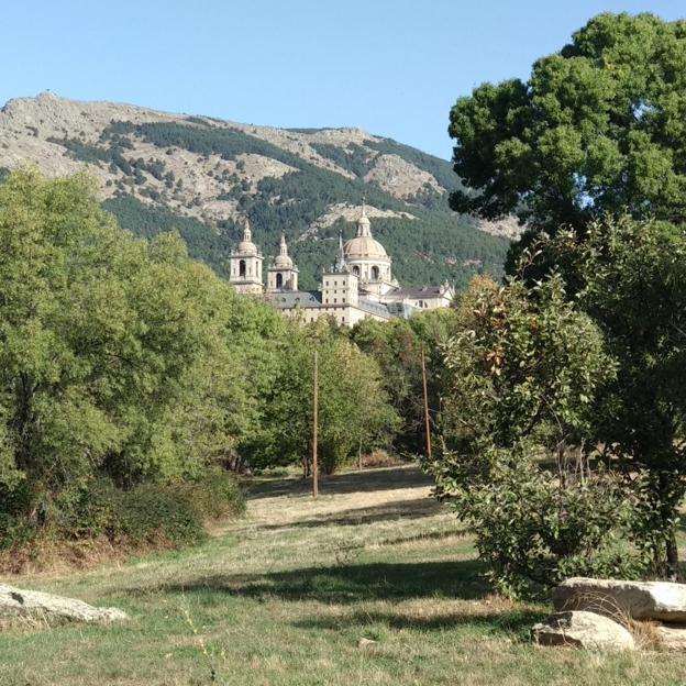 Estos son las mejores rutas de senderismo a menos de una hora de Madrid: naturaleza salvaje y pueblos con historia