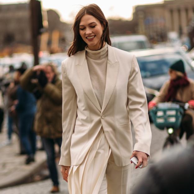 Las novedades de Sfera de la semana: camisas blancas, vestidos espectaculares y zapatos planos