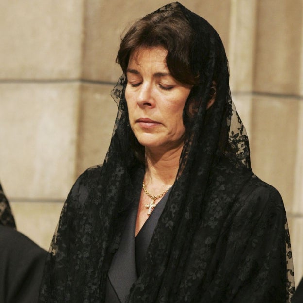 El funeral de Rainero de Mónaco hace 20 años: el dolor de Carolina de Mónaco, la soledad del rey Juan Carlos y una importante ausencia