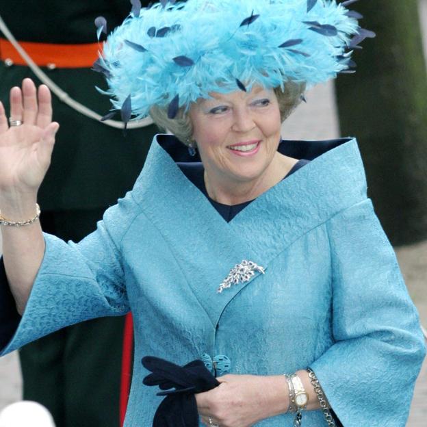 La extraña relación de Beatriz de Holanda con sus hermanas ilegítimas: corrupción, infidelidades y conflictos con el Estado