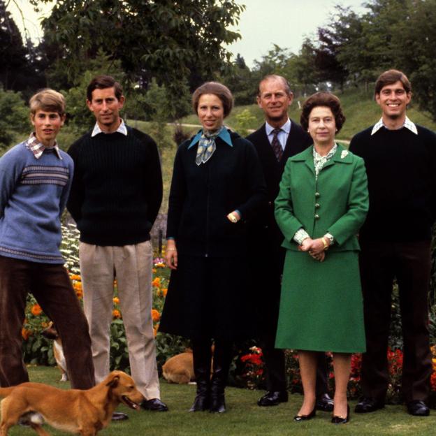 La desconocida lucha de Felipe de Edimburgo para que sus hijos llevaran su apellido: «No soy más que una maldita ameba»