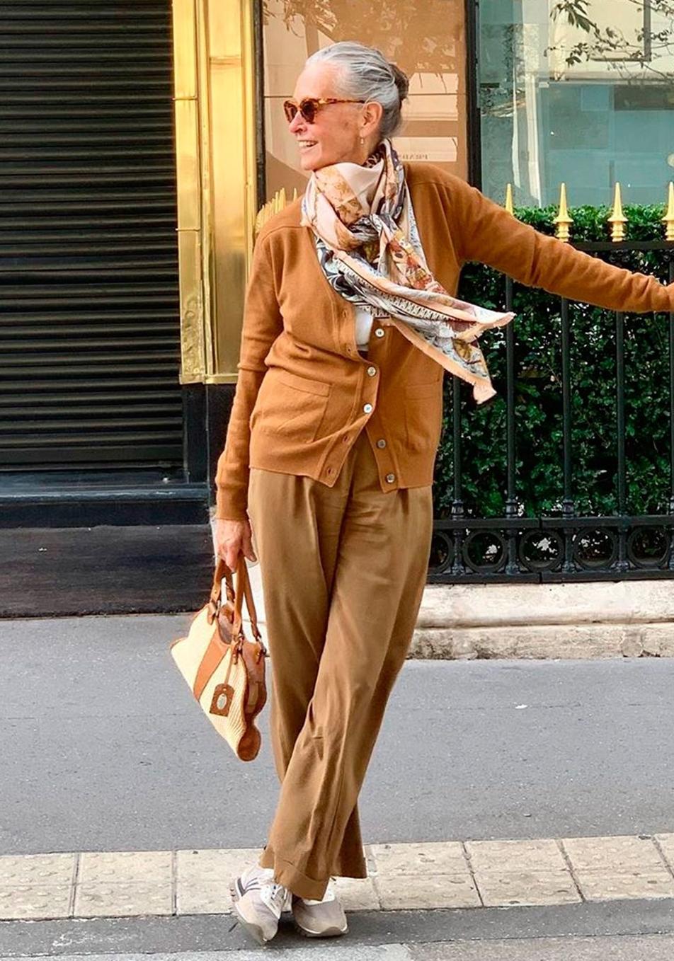 Seis zapatillas cómodas y elegantes que agotan las mujeres mayores de 50 porque rejuvenecen el look