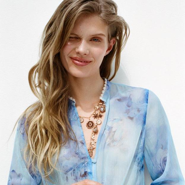 Lo nuevo de Zara trae blusas y vestidos románticos, faldas de fiesta y las bailarinas bordadas más bonitas de la primavera