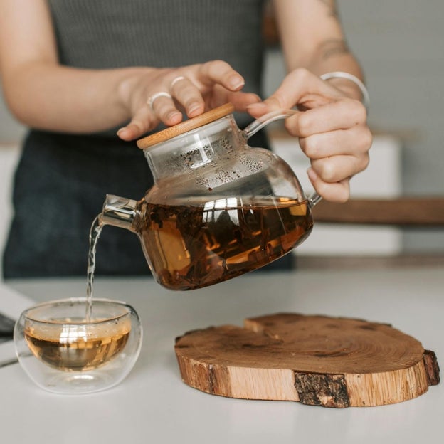 Una nutricionista revela la mejor infusión casera para eliminar la hinchazón abdominal y acabar con la acidez