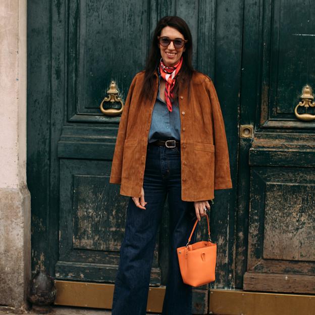 Cómo lucir un bolso naranja con mucho estilo si te inspiras en este look